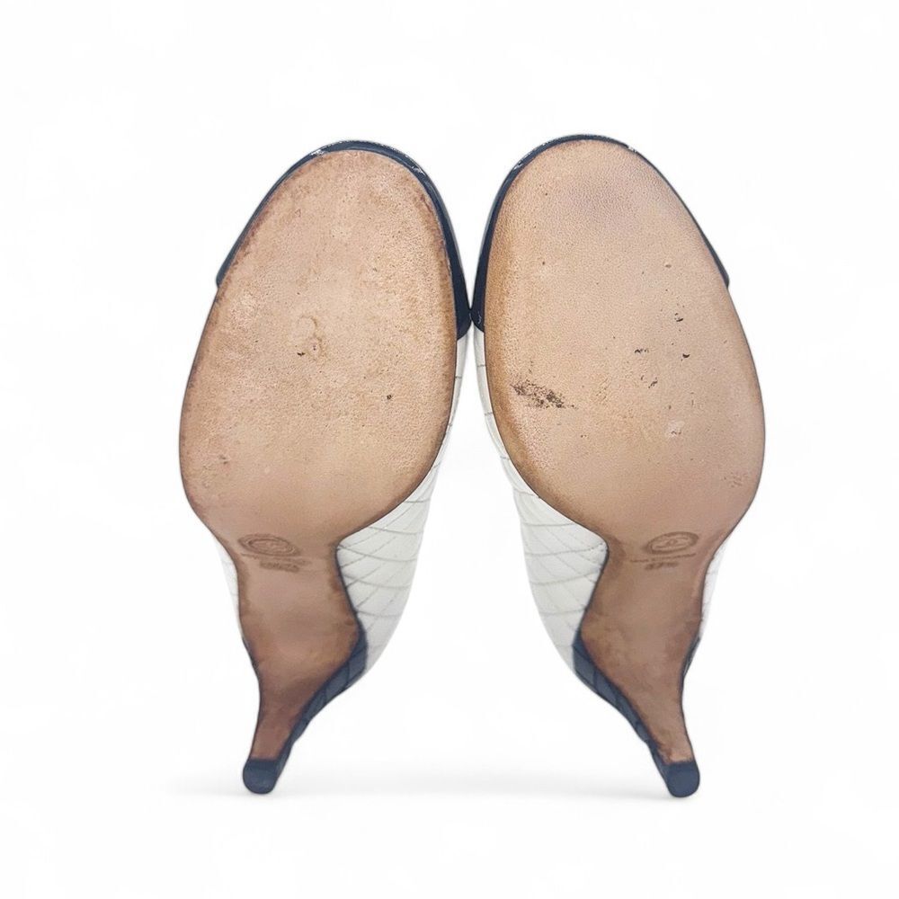 CHANEL White CC Logo Diamond Quilted Black Cap Toe Pumps Size EU37.5 - Picture 8 of 10